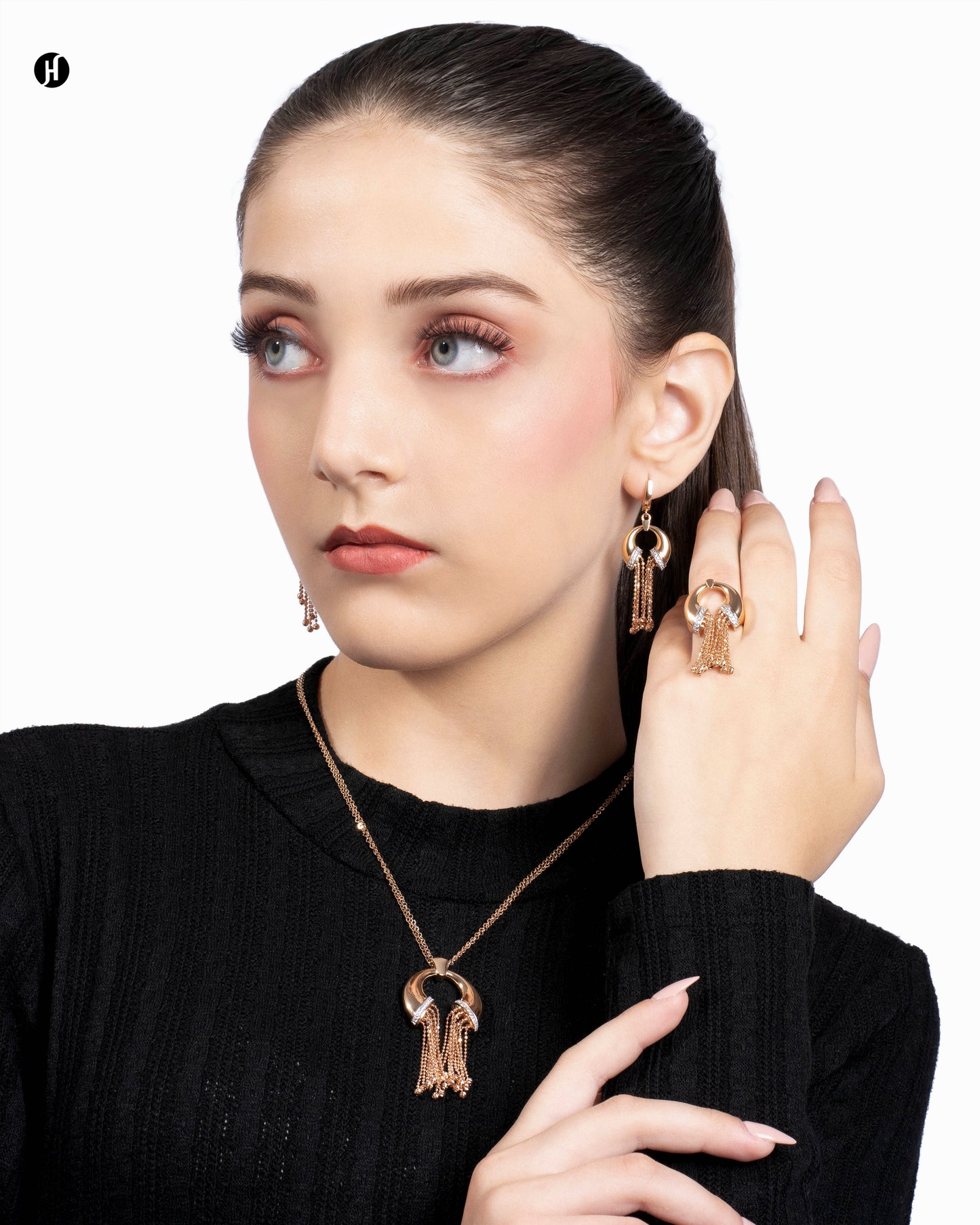 18Karat Rose Gold Italian Bold Circular Chain Tassel Necklace Set for ladies in Dubai