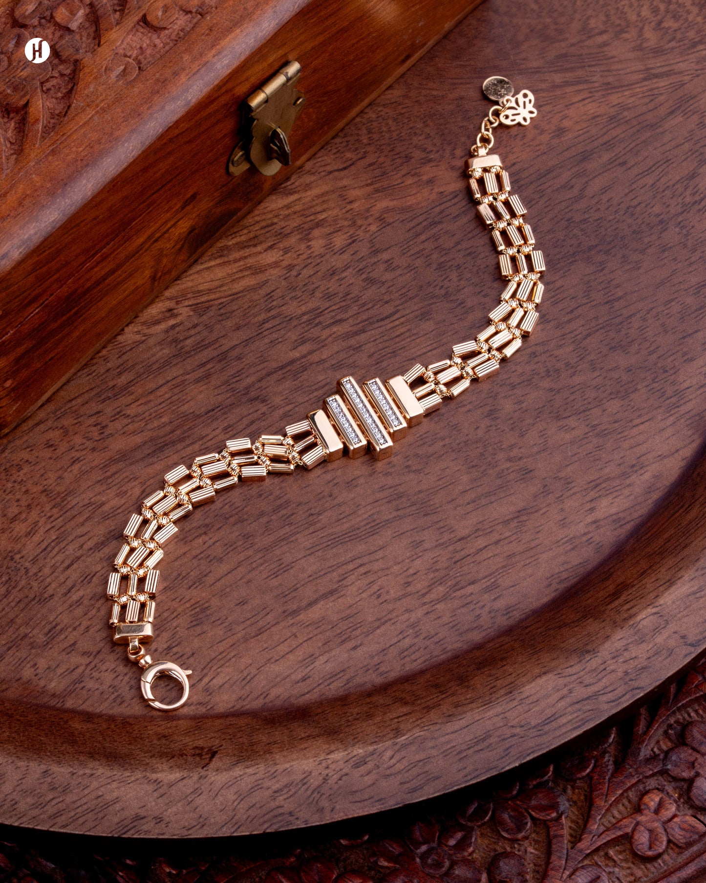 18Karat Rose Gold Italian Rectangular Link Design Bracelet for Women in Sharjah | Earrings Price in Dubai