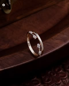 18Karat Rose Gold Italian Slim Zircon Floral Ring | خاتم إيطالي رفيع من الذهب الوردي عيار 18 قيراطًا مرصع بالزركون على شكل زهرة