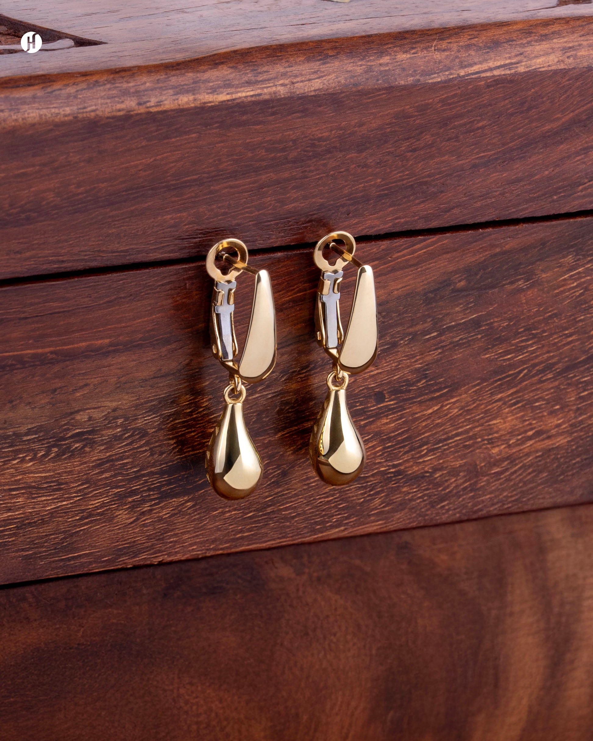 18Karat Rose Gold Italian Teardrop Motif Modern Earrings for Arab and Khaleeji women | Lightweight gold gift set for ladies