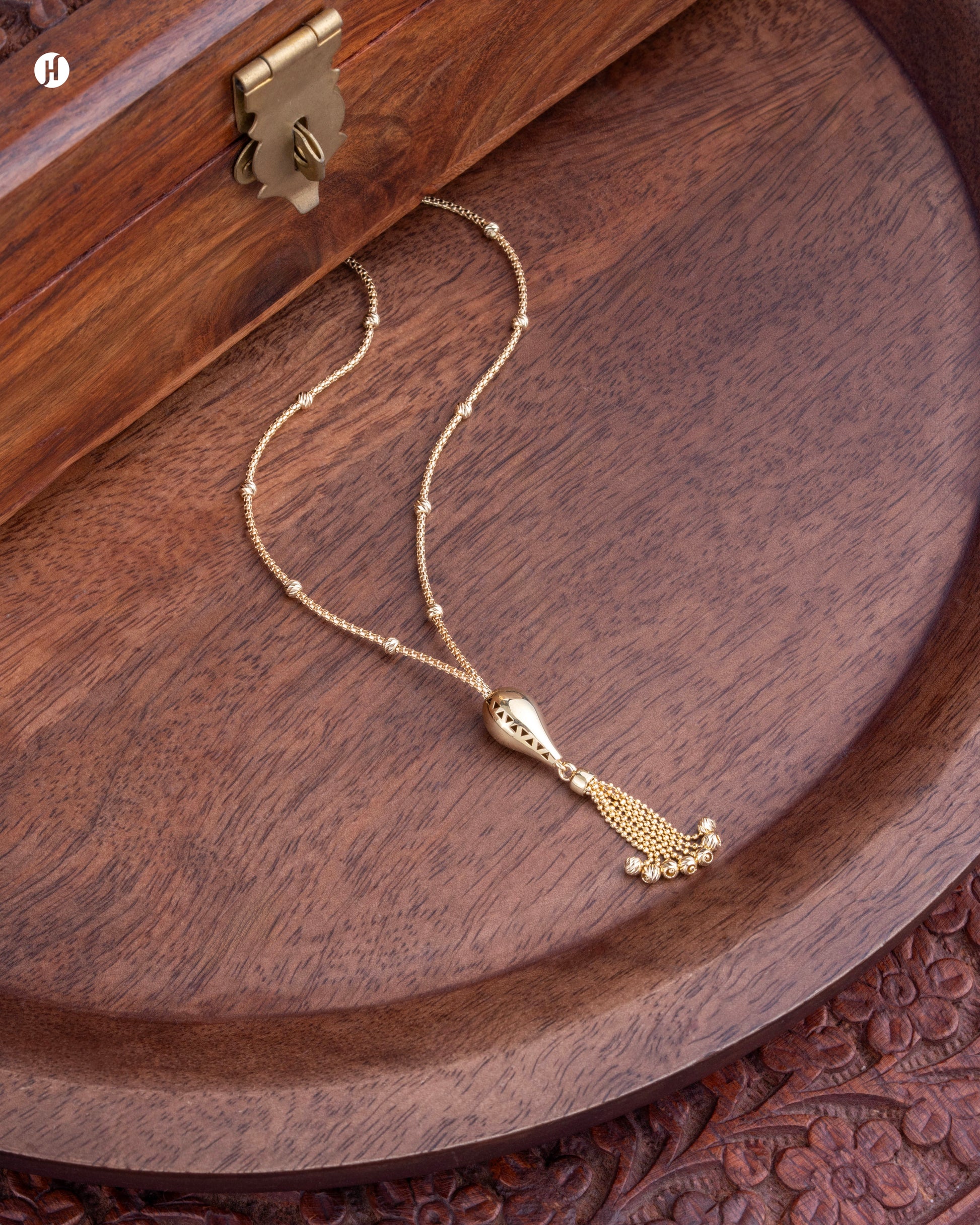 18Karat Rose Gold Italian Teardrop Motif Modern Necklace for Arab and Khaleeji women | Lightweight gold gift set for ladies