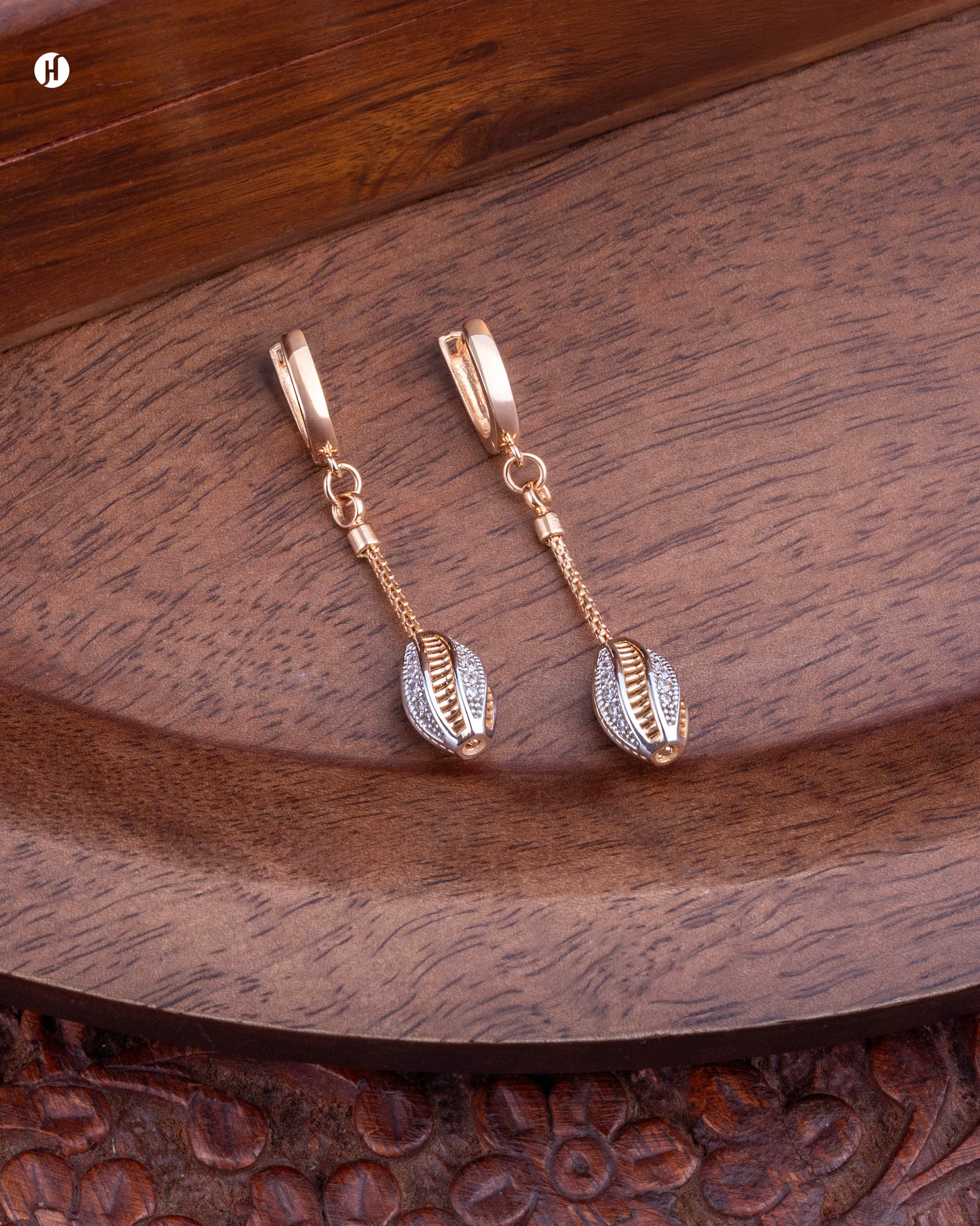 18Karat Rose Gold Oval Shell Motif Statement Earrings for ladies in Dubai | Italian jewellery gift set | Italian Earring price in Dubai