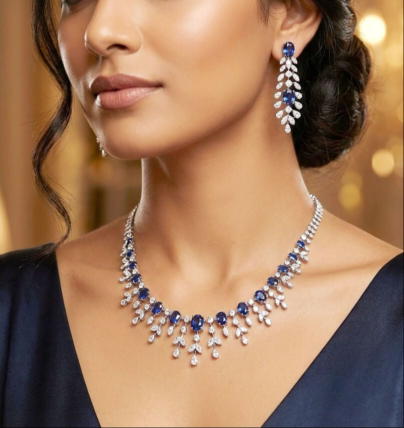 18Karat White Gold  Diamond Leaf-drop Princess Necklace Set for Khaleeji women | Diamond Wedding Jewellery for Her. طقم عقد أميرة من الذهب الأبيض عيار 18 قيراطًا مرصع بالألماس على شكل ورقة شجر للنساء الخليجيات | مجوهرات زفاف مرصعة بالألماس لها.