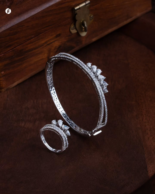 18Karat White Gold Sleek Band Bangle and Ring Set | Online Gold Jewellery for Khaleeji and Arab Women in UAE - J.H Jewellers