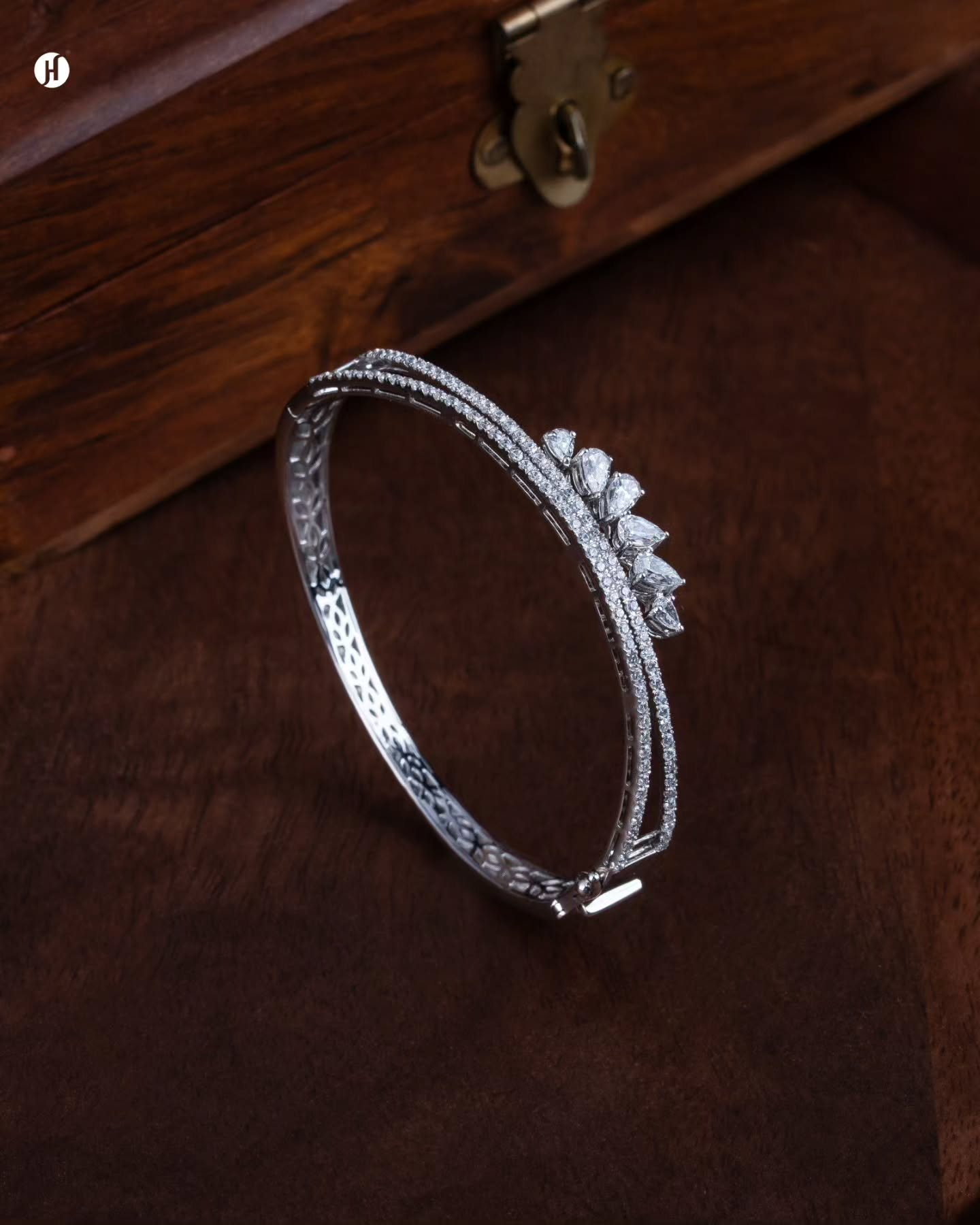 18Karat White Gold Sleek Band Bangle with diamond like zircons | Online Gold Jewellery for Khaleeji and Arab Women in UAE - J.H Jewellers