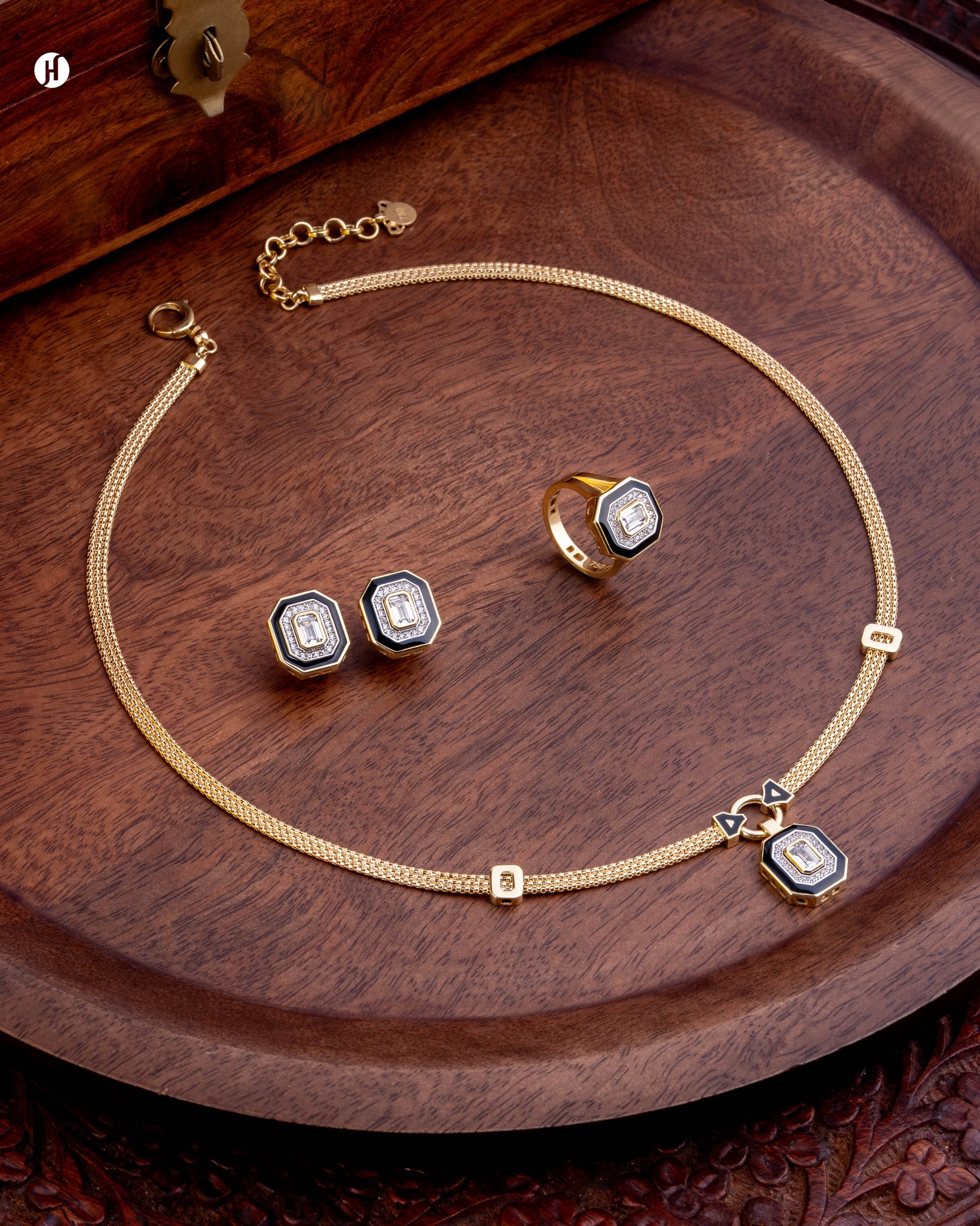 18Karat Yellow Gold Art Deco Enamel Necklace Set | Italian jewellery price for Arab and Khaleeji women in UAE
