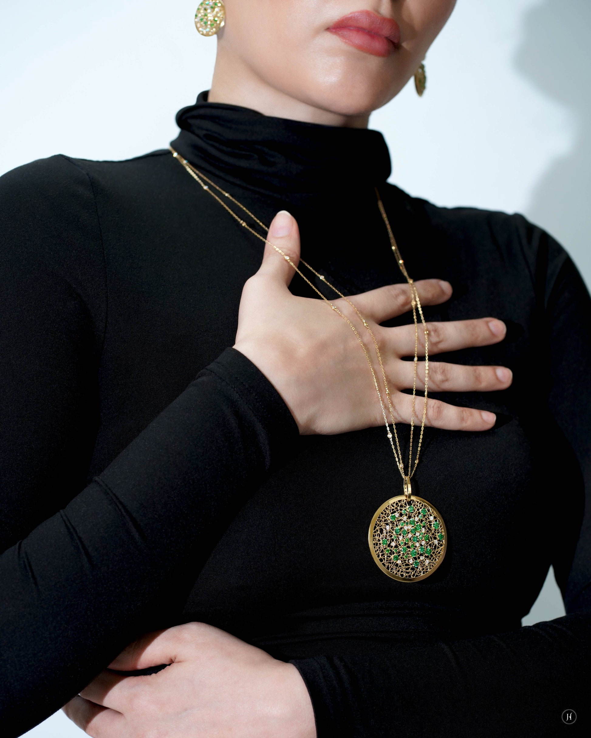 18Karat Yellow Gold Italian Emerald Blossom Mosaic Necklace Set for women in UAE | Cocktail Jewellery