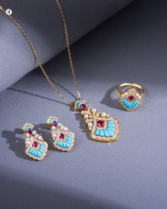 18Karat Yellow Gold Italian Flower Petal Dangling Pendant necklace Set for women in UAE