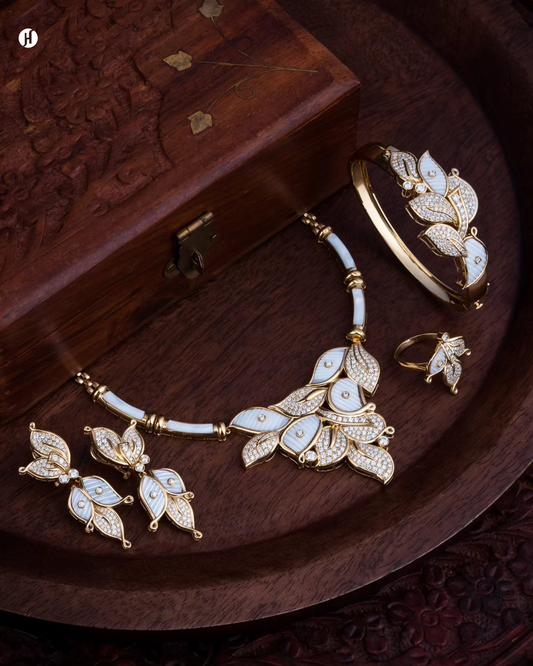 18Karat Yellow Gold Italian Mother-of-Pearl & Zircon Leaf Necklace Set