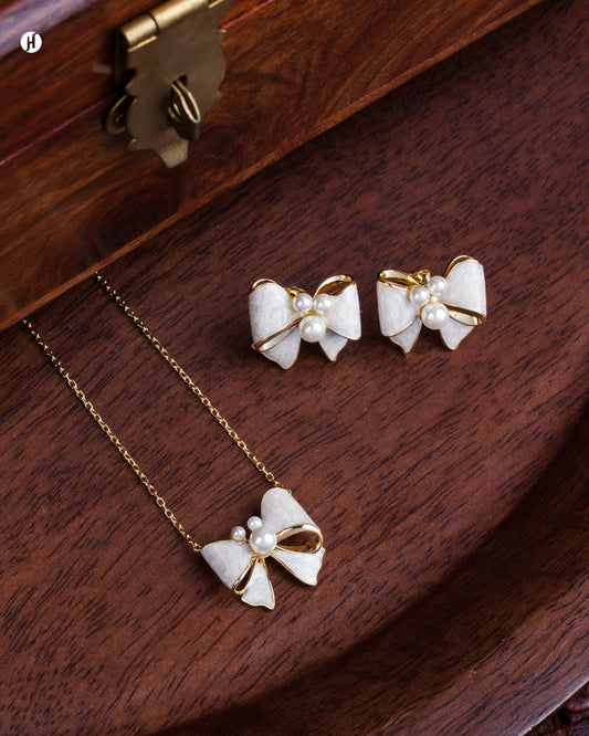 18Karat Yellow Gold Italian White Bow Necklace Set