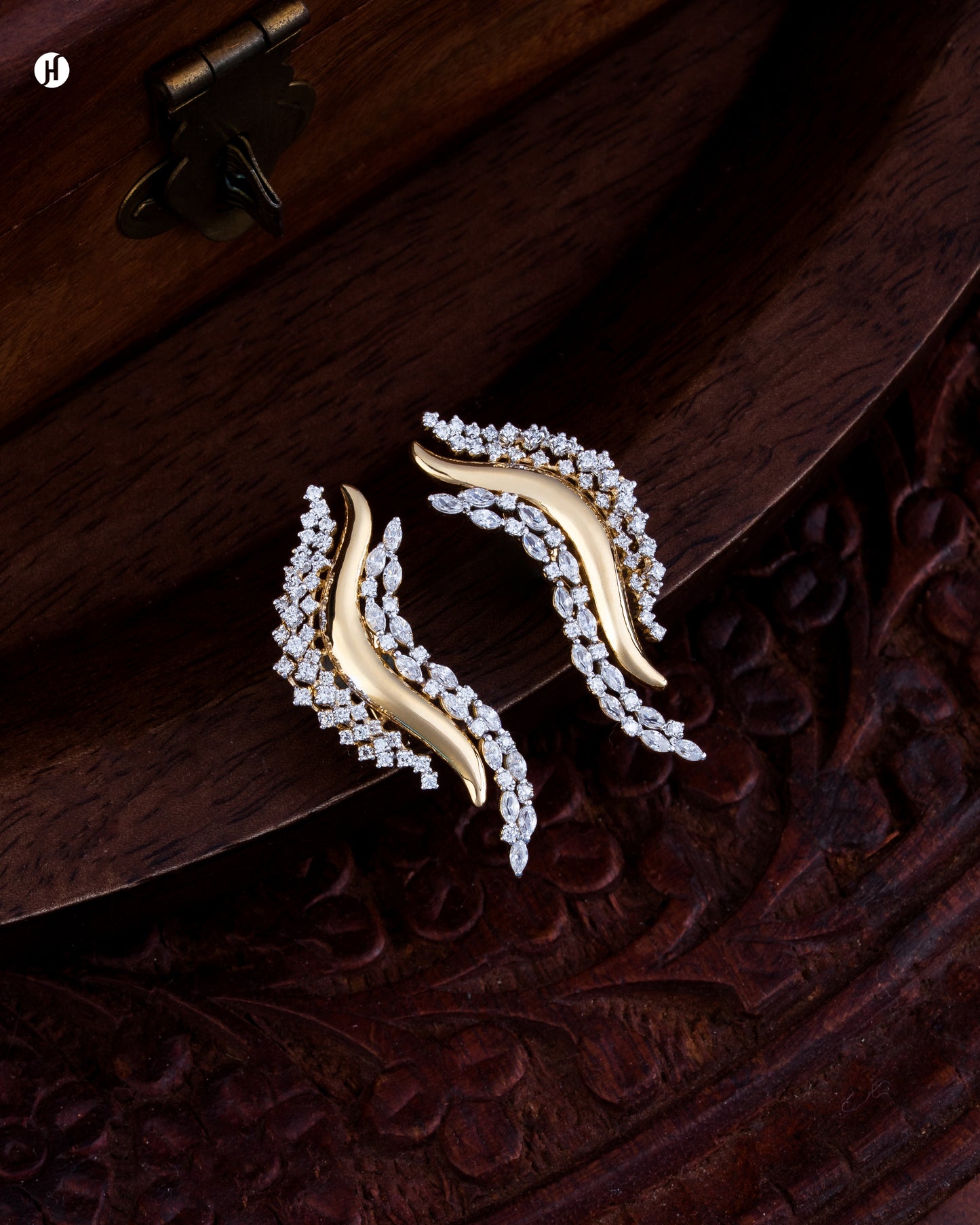 18K Yellow Gold Italian Wing-Shaped Zircon Earrings