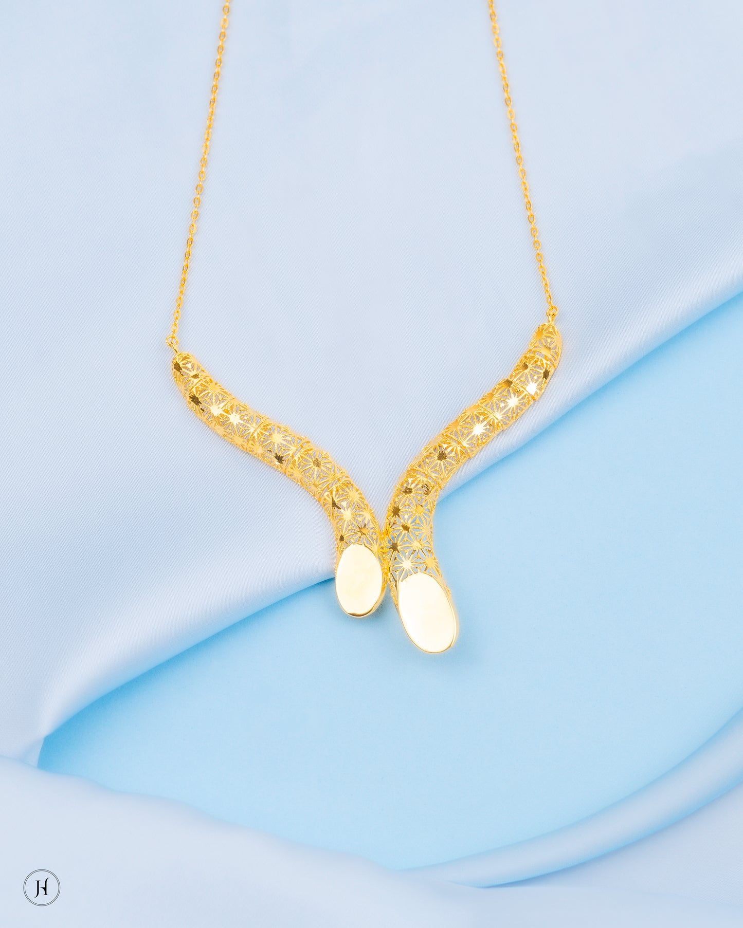 18K Yellow Gold Italian Curved Floral V-Shaped Necklace Set