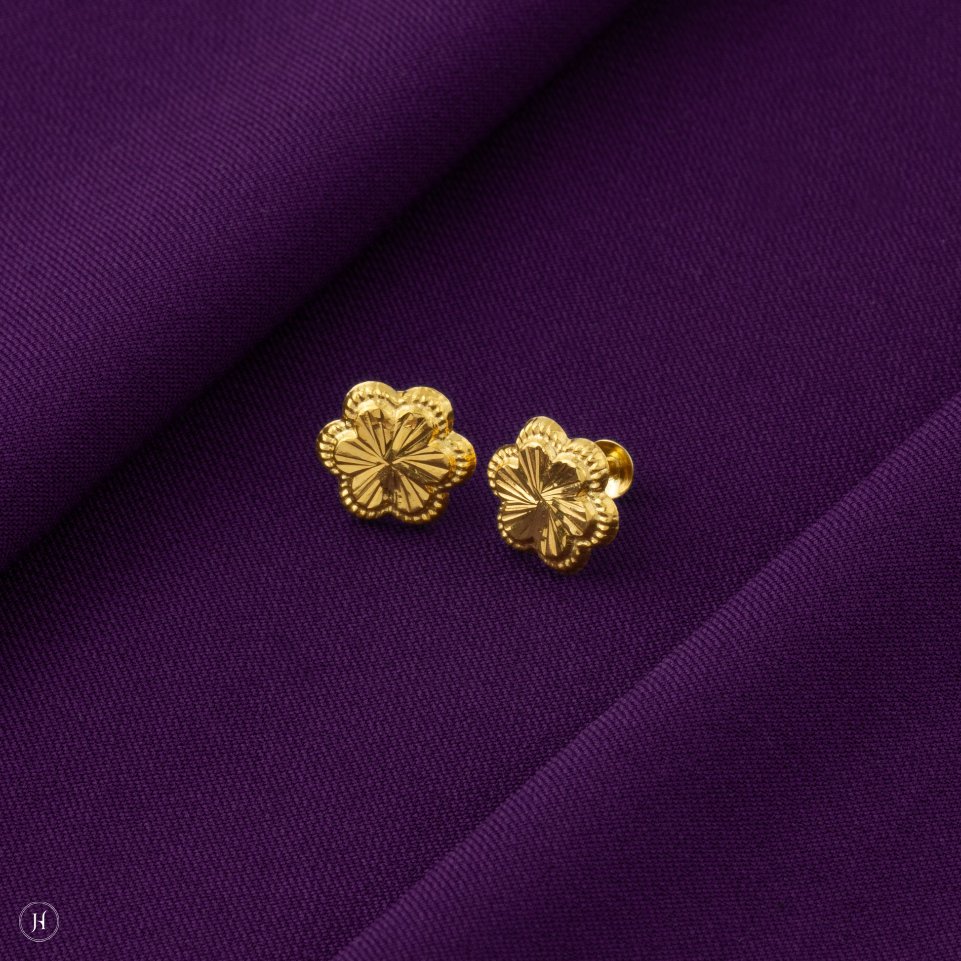 Cute Baby Gift | 18K Yellow Gold Baby Flower  In UAE