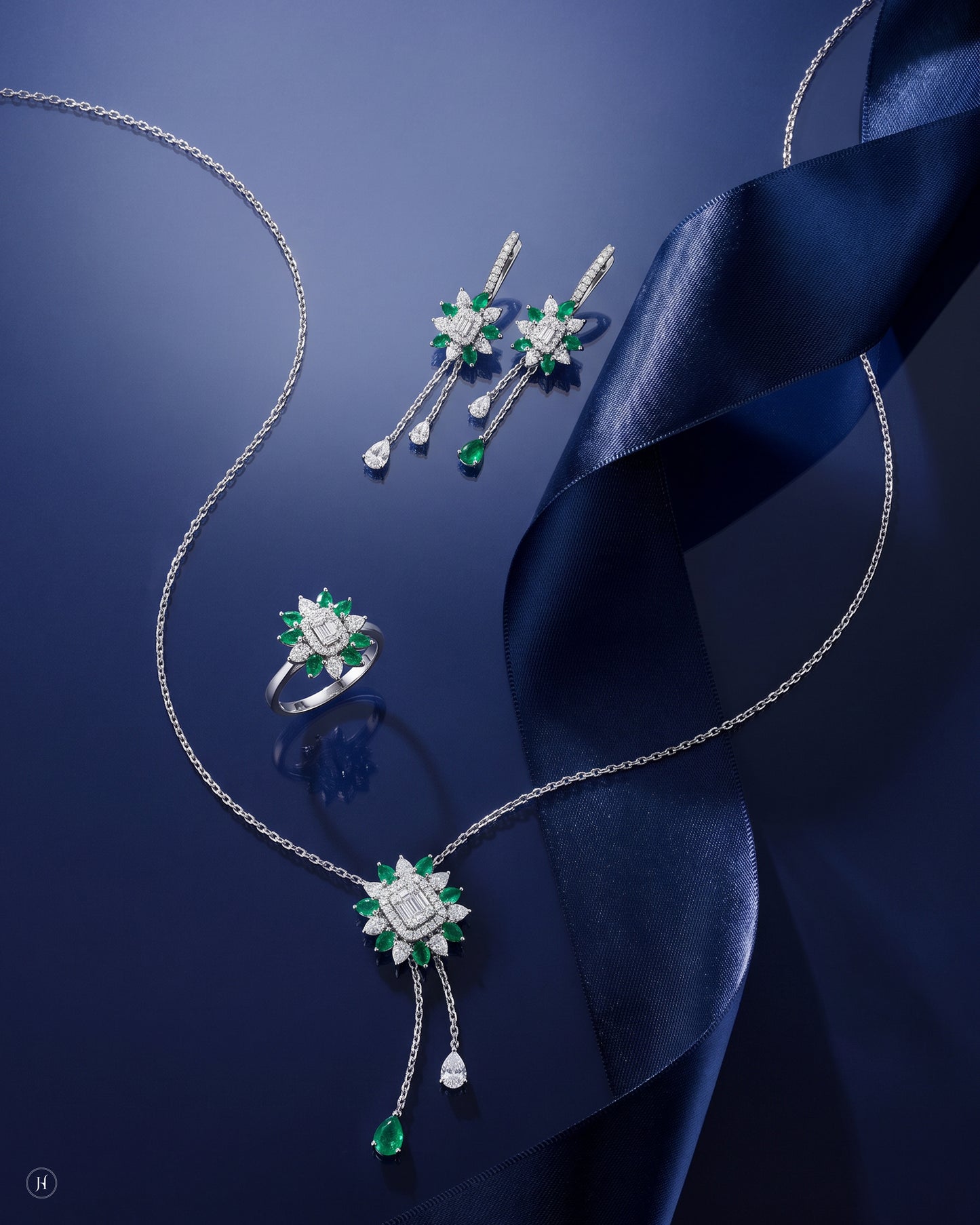 18K white gold emerald and zircon floral necklace set with matching earrings and ring, green emerald and white zircon wedding and party wear, J.H. by Priyansh Jewellery, Dubai, UAE.