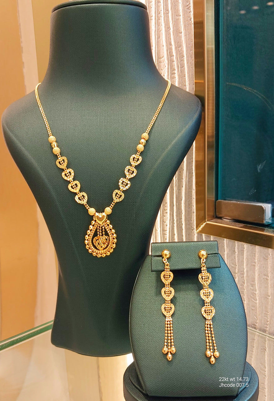 22K Yellow Gold Hanging Necklace Set