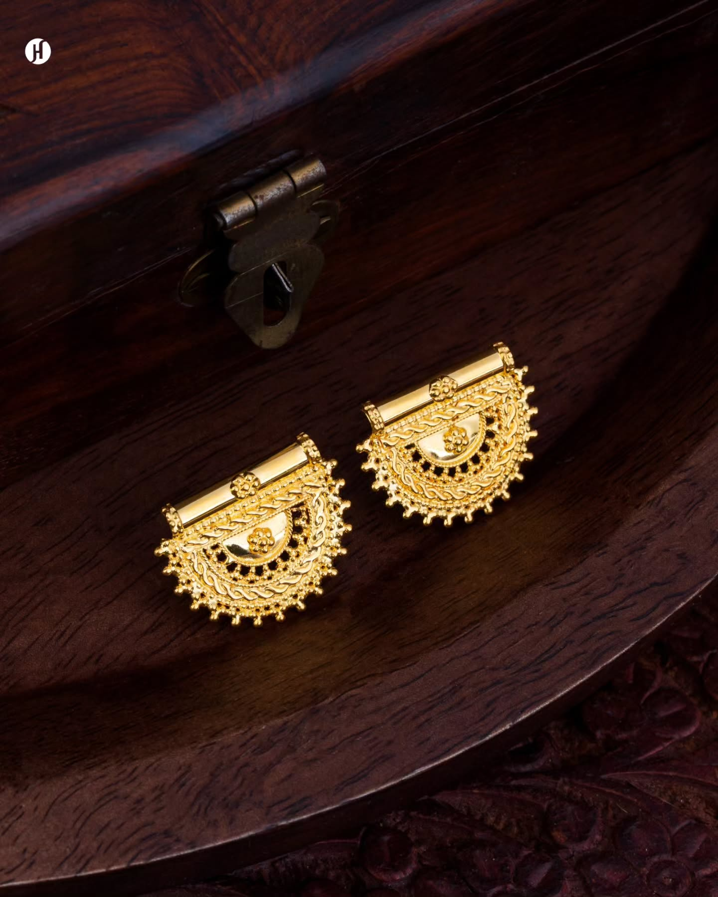 21-Karat Yellow Gold Bahraini Half Moon Earrings For Emirati Women for Eid.