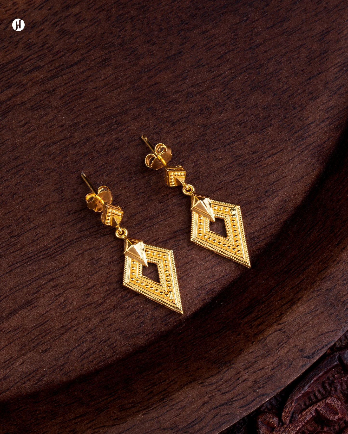21-karat Yellow gold Bahraini Diamond-shaped Design Earrings | Traditional Bridal Jewellery for Khaleeji women in Dubai and Sharjah- J.H Jewellers