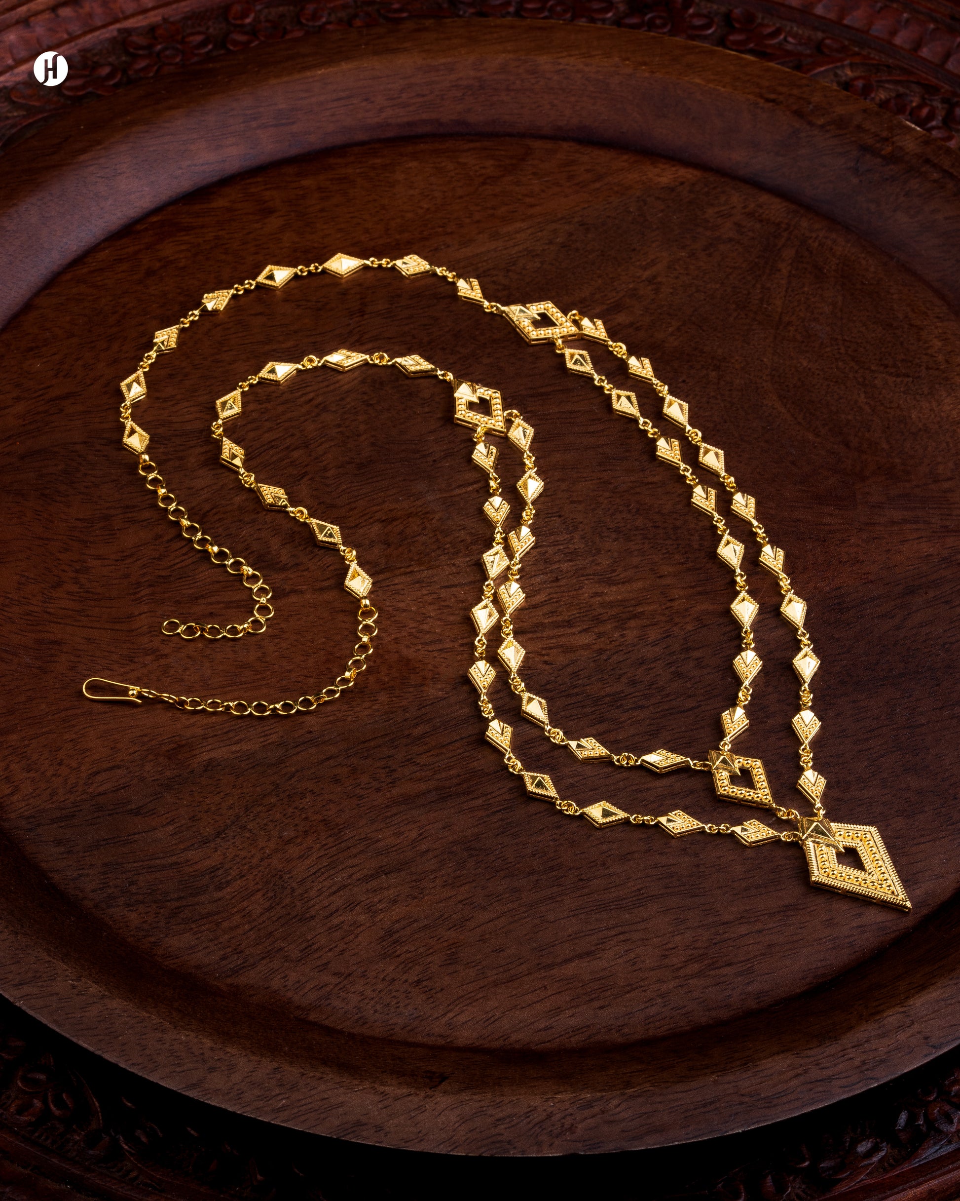 21-karat Yellow gold Bahraini Diamond-shaped Design Necklace | Traditional Bridal Jewellery for Khaleeji women in Dubai and Sharjah- J.H Jewellers