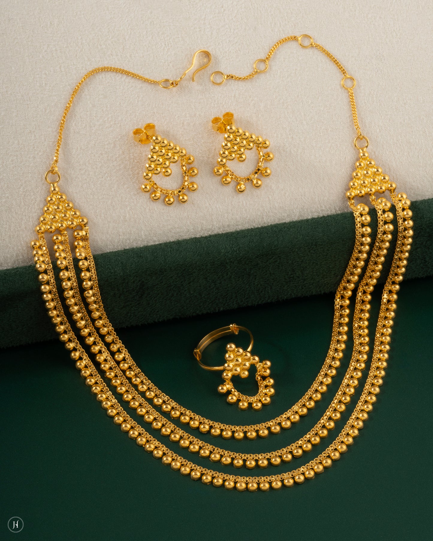 21K Yellow Gold Bahraini Small Ball Motif Tri Layer Choker Set for ladies in UAE
