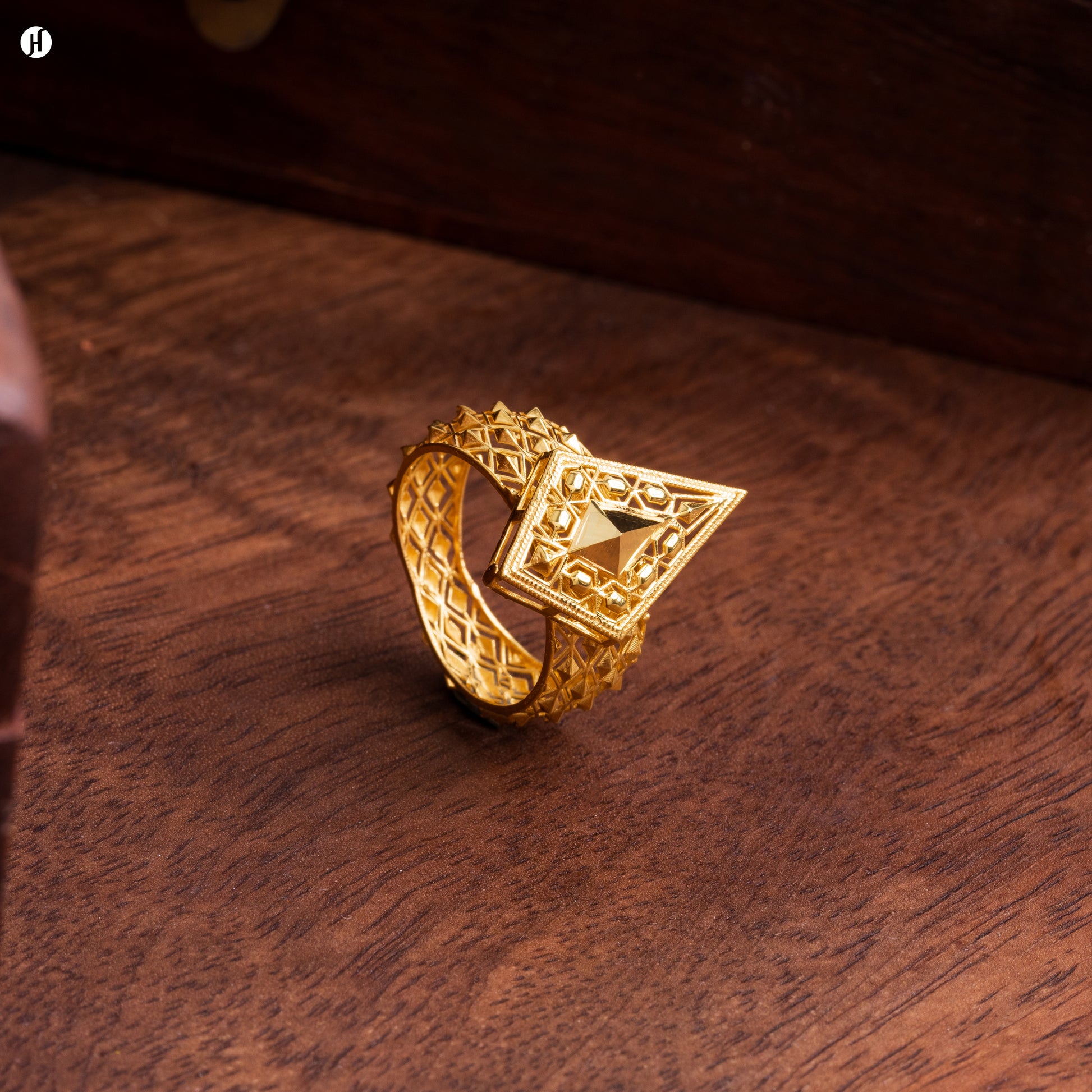 21K Pure Gold Bahraini Spear-Shaped Pendant Statement ring Set | Bold Statement Jewellery in UAE