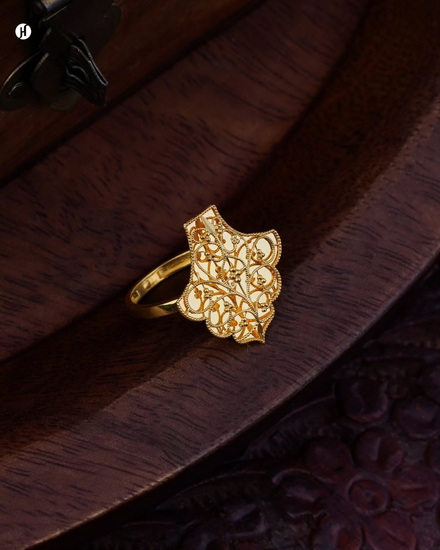 21K Yellow Gold Bahraini Beaded Multi-Strand Bridal Rings for Emirati Ladies