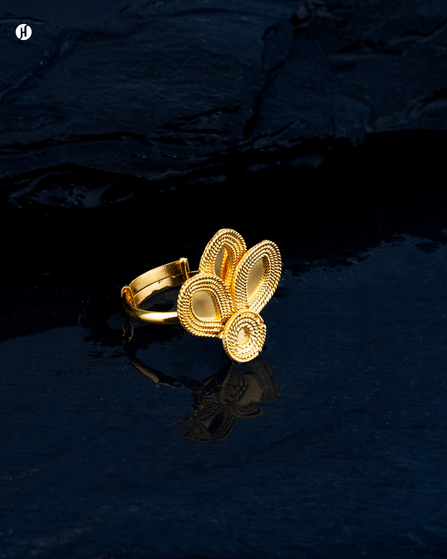 21K Yellow Gold Bahraini Classic Arabian Floral Ring.
