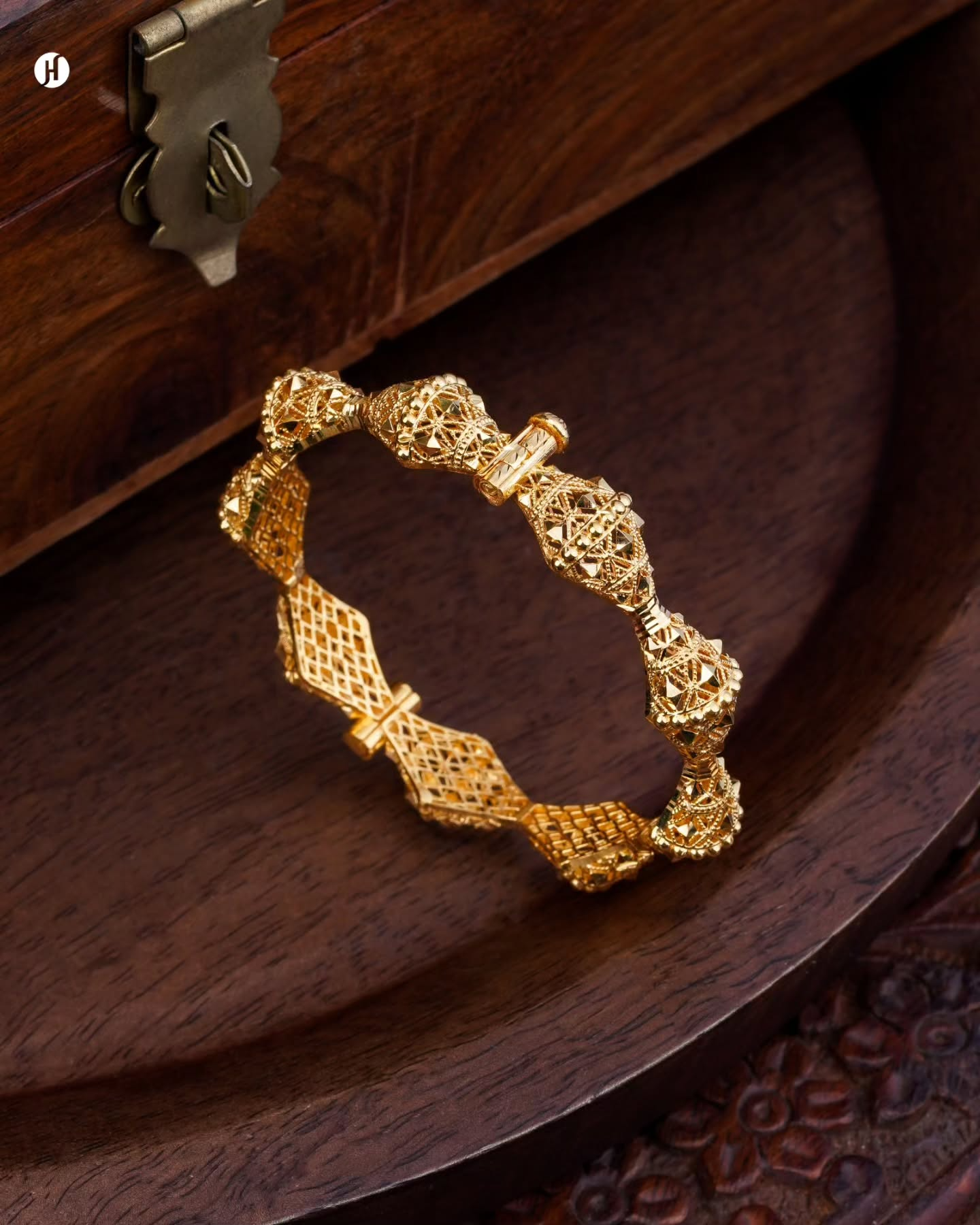 21K Yellow Gold Bahraini Cone-Shaped Lattice Pattern Bangle or Emirati Women.
