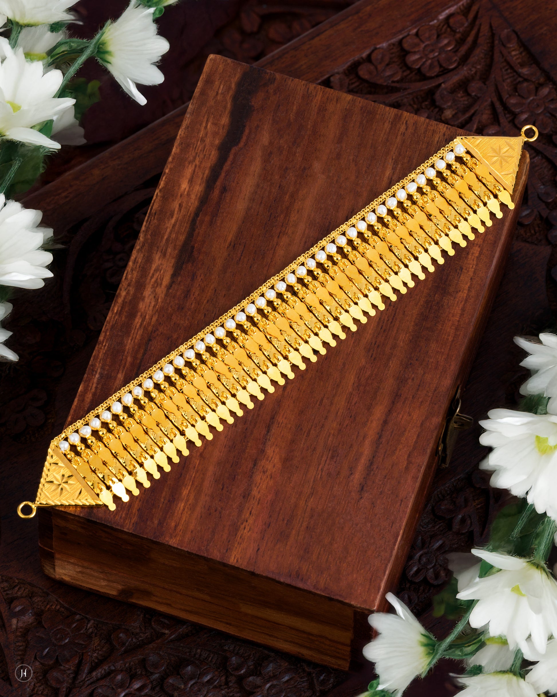 21Karat Yellow Gold Bahraini Dangling Drops Choker 