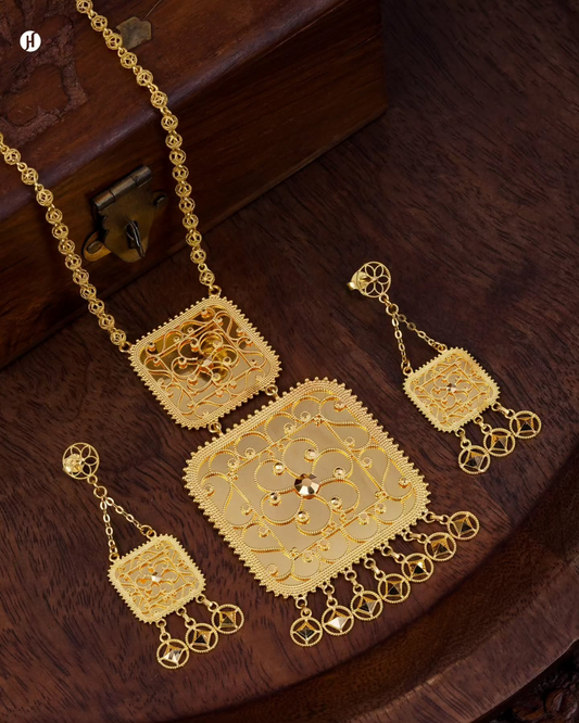 21K Yellow Gold Bahraini Filigree Square Necklace Set | Bridal Jewellery for Emirati Women.