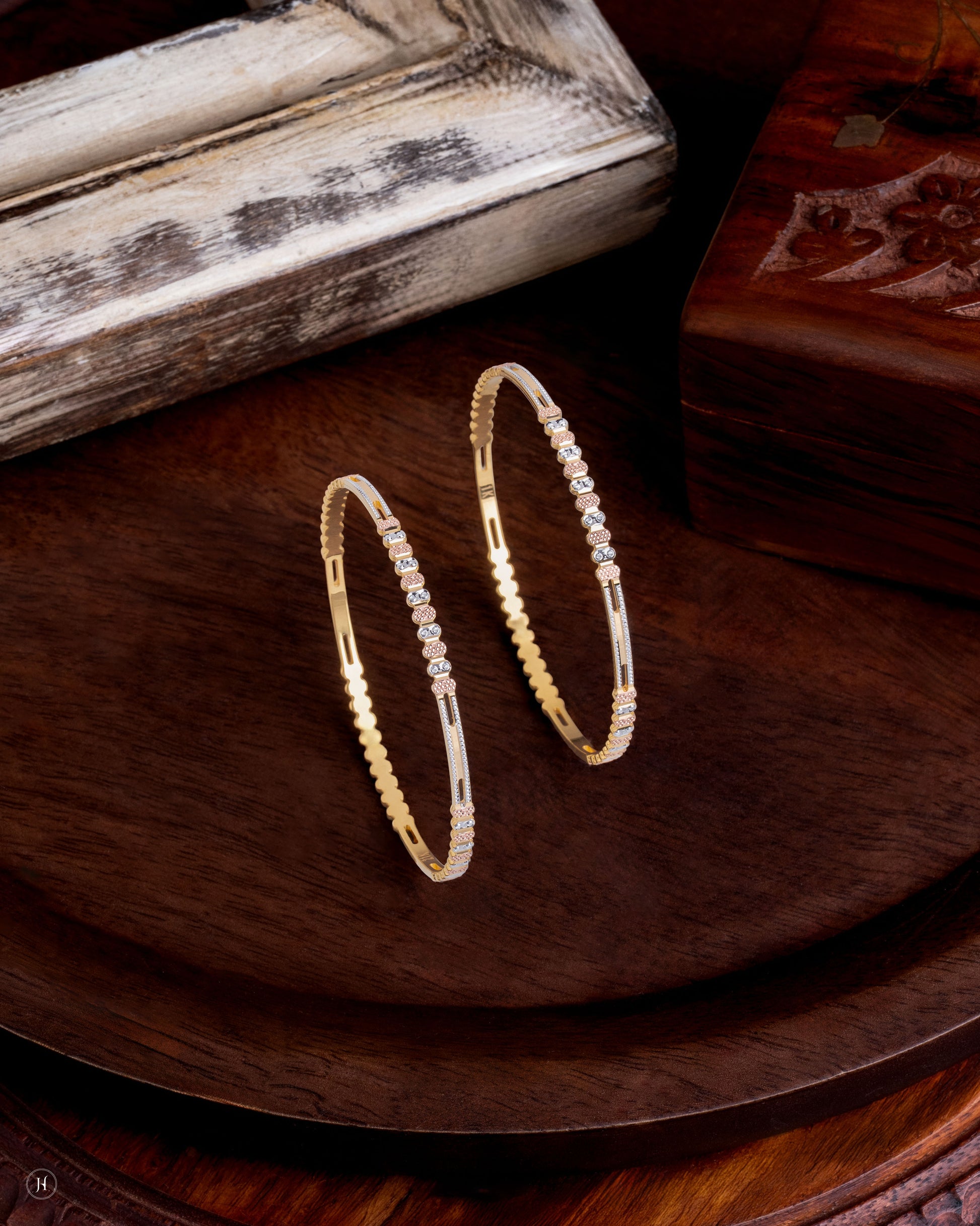 21K Yellow Gold Bahraini Floral Pattern Bangles