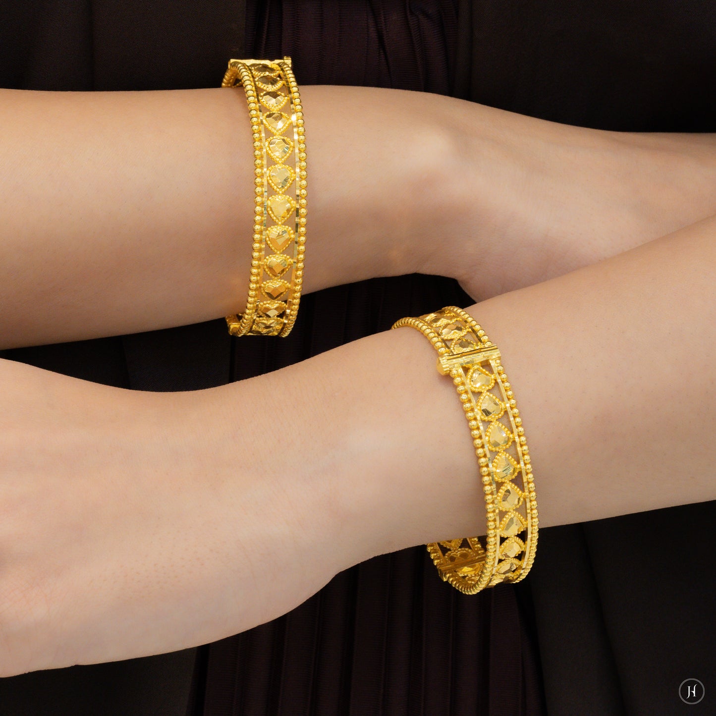 21K Yellow Gold Bahraini Heart Beaded Bangles for ladies in UAE