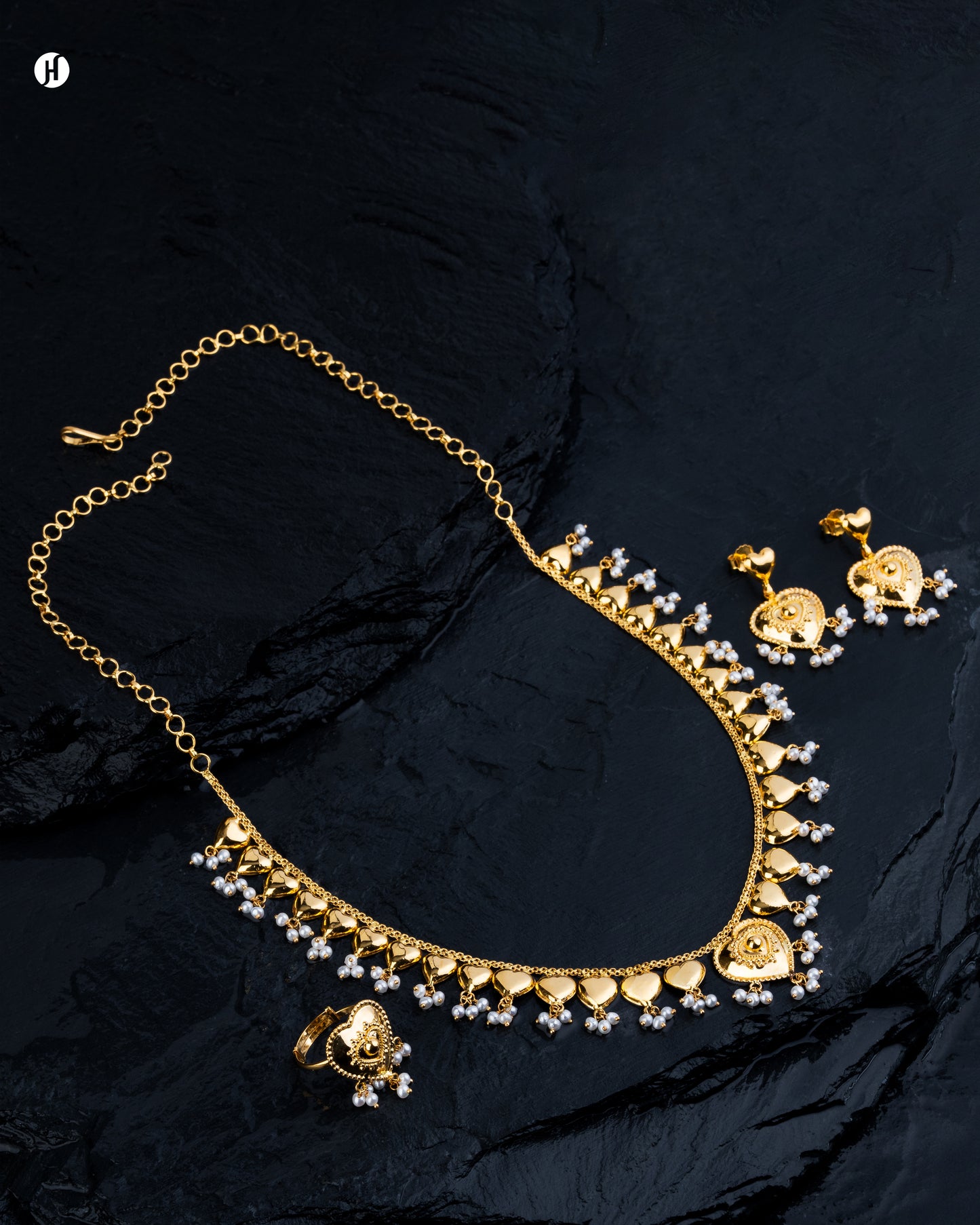 21Karat Yellow Gold Bahraini Heart Pearl Necklace Set | Online Jewellery Store in Sharjah.