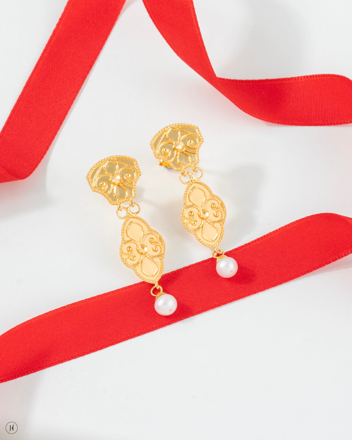 21K Yellow Gold Bahraini Luxurious Long Earrings Set with Pearl Drops