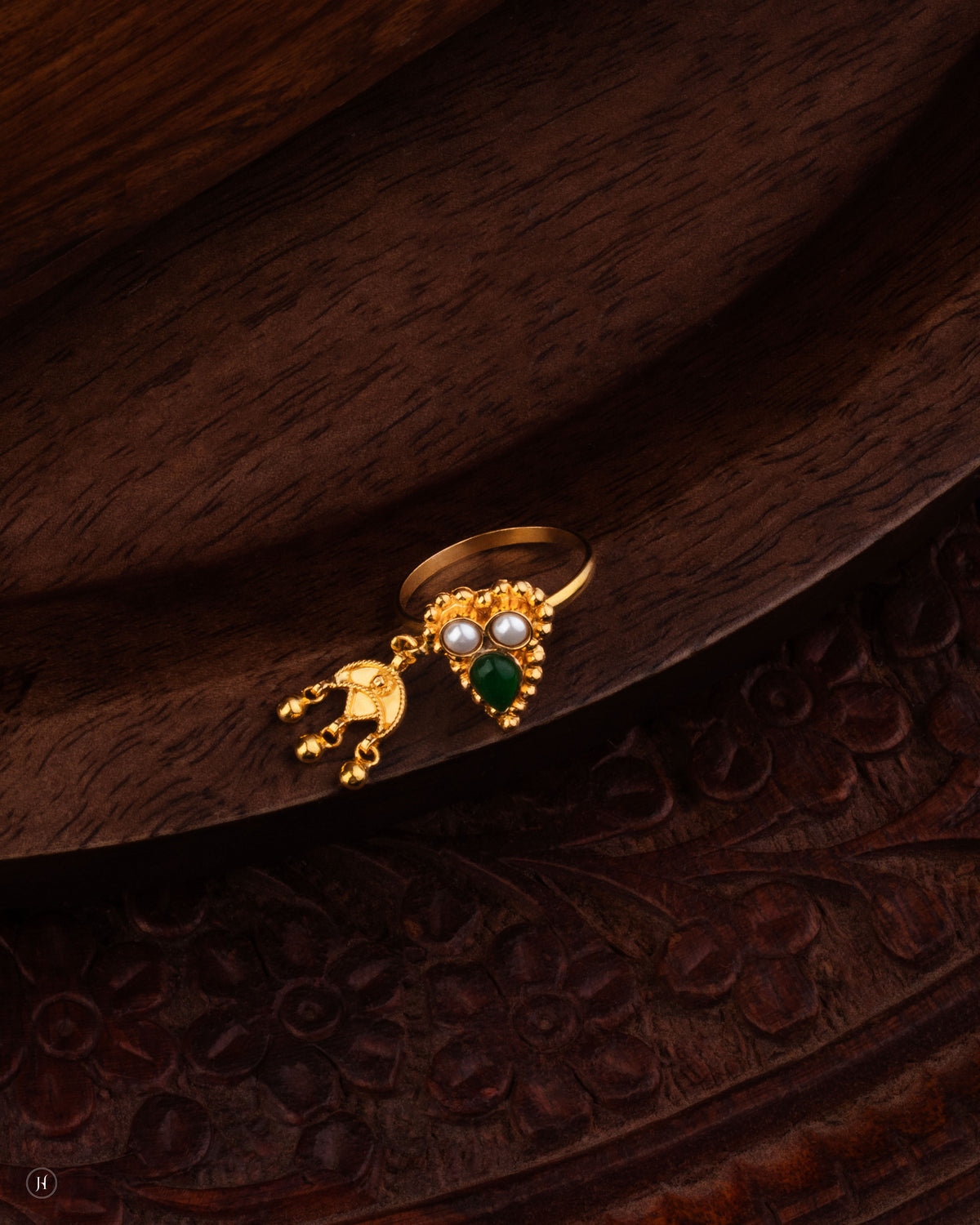 21K Yellow Gold Bahraini Pearl & Green Stone Charm Ring