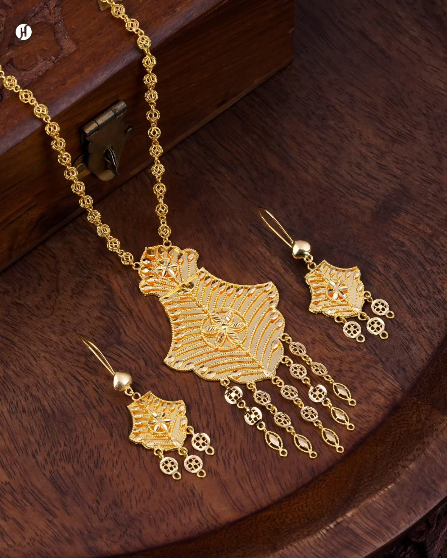 21K Yellow Gold Bahraini Traditional Dome Necklace Set | Bridal Jewellery for Arab Women.