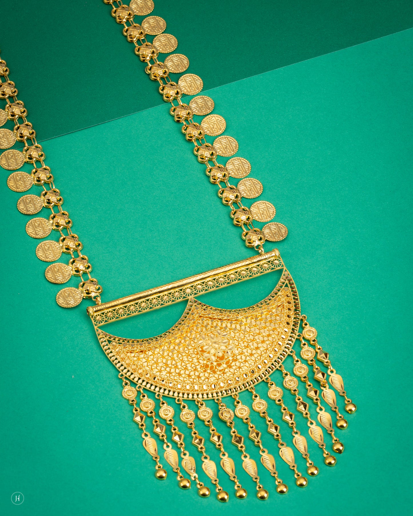 21K Yellow Gold Bahraini Traditional Half Moon Coin Necklace