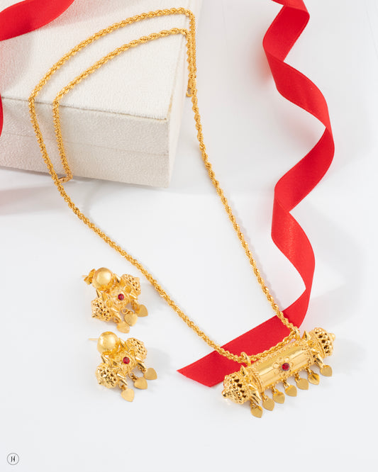 21K Yellow Gold Bahraini Traditional Scroll Pendant Set for ladies in UAE