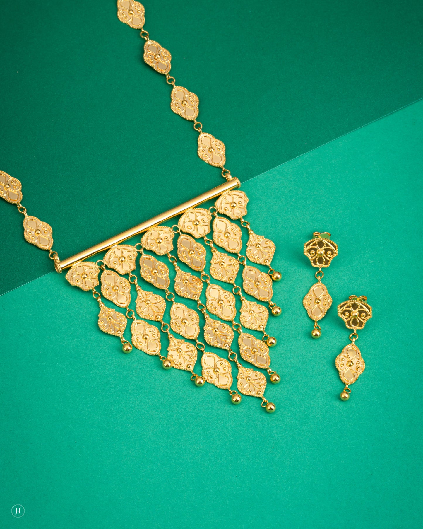 21K Yellow Gold Bahraini layered Square Motifs Long Necklace Set