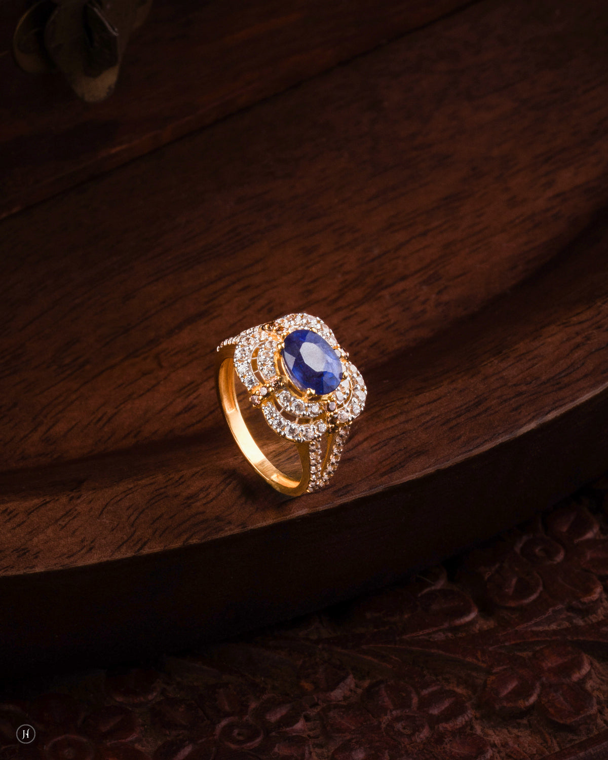 21K Yellow Gold Blue Sapphire & Zircon Oval Ring