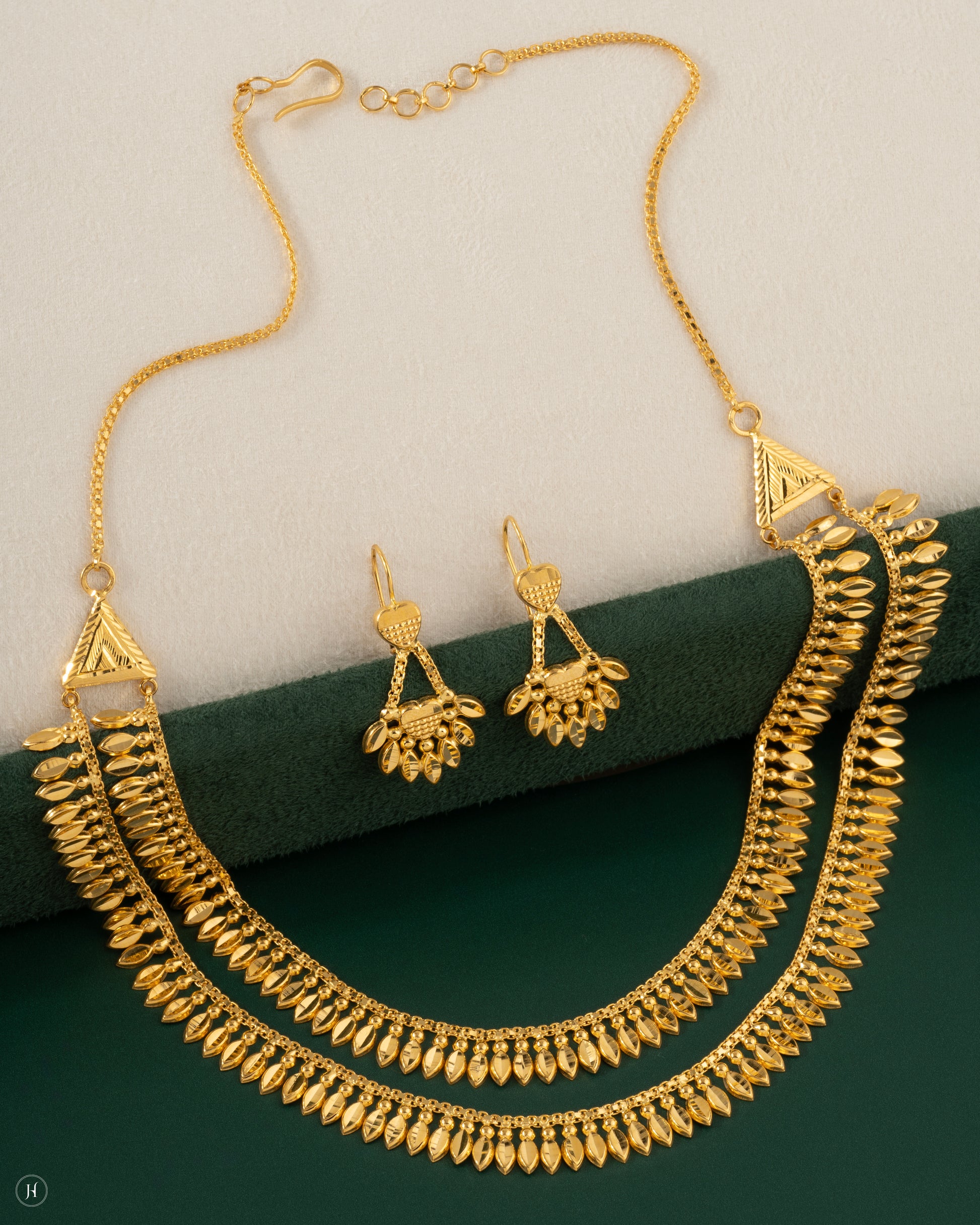 21K Yellow Gold Bridal Bahraini Multi Layer Leaf Choker Set  for ladies in UAE