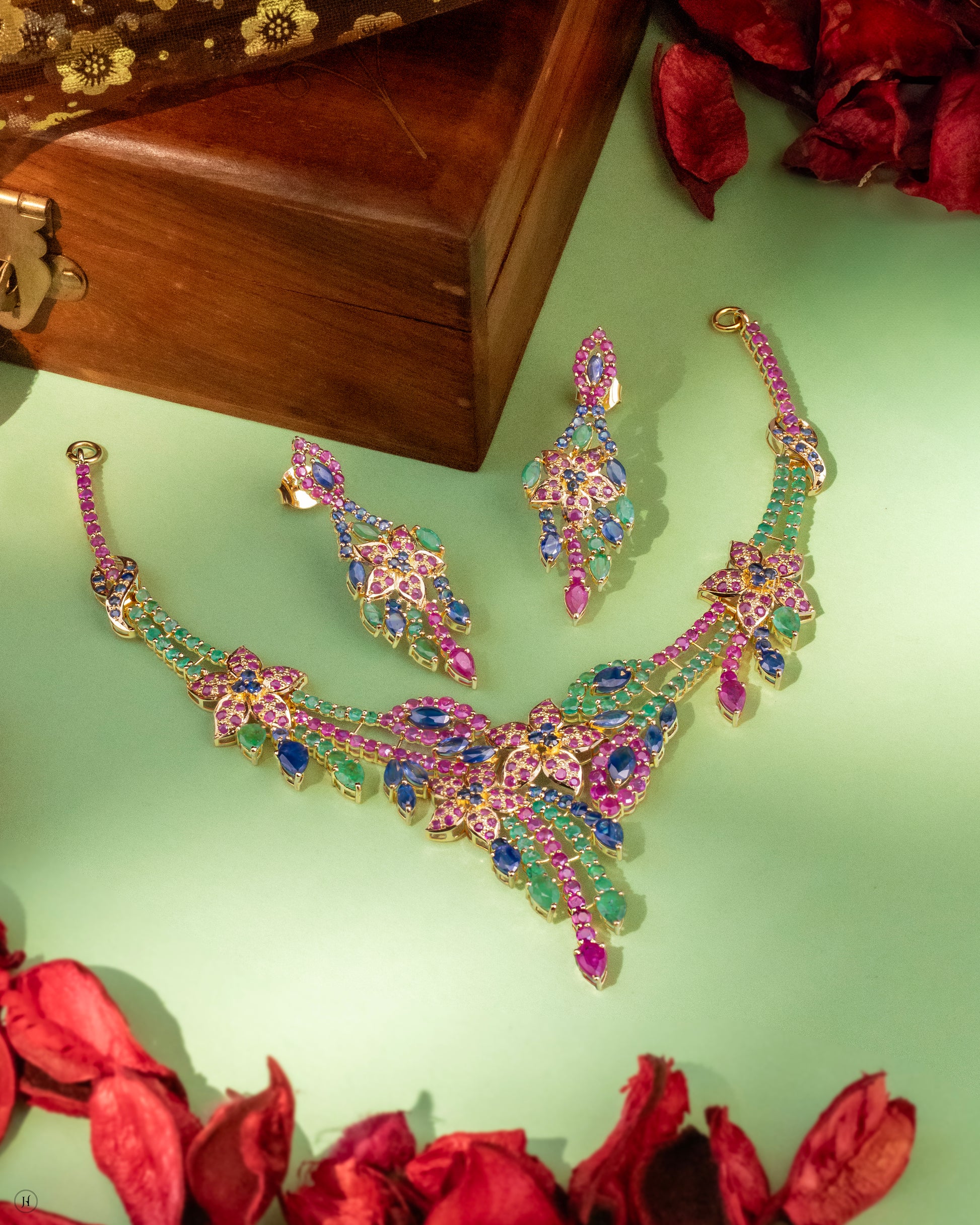 21K Yellow Gold Pakistani Floral-Leaf Gemstone Necklace Set for Ladies in Sharjah, UAE