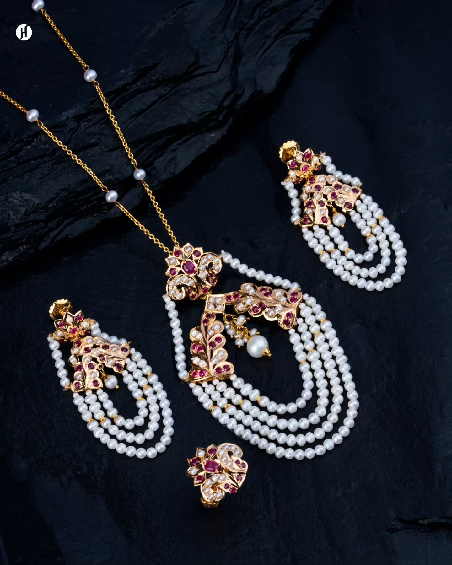 21K Yellow Gold Pakistani Floral & Leaf Motif Pendant Necklace Set