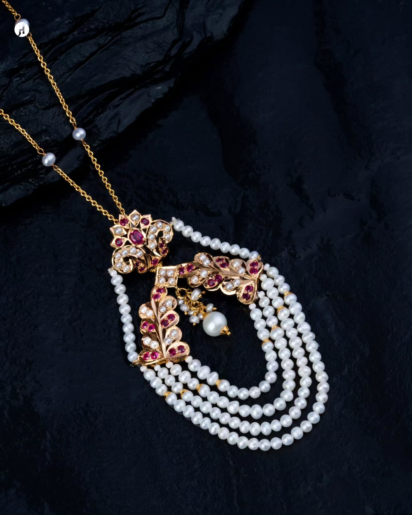 21K Yellow Gold Pakistani Floral & Leaf Motif Pendant Necklace for ladies