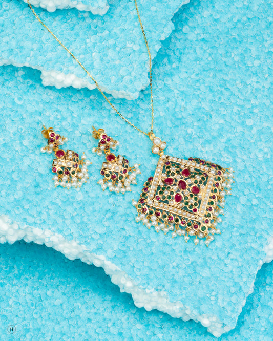 21K Yellow Gold Pakistani Grand Triangle Pendant Necklace Set