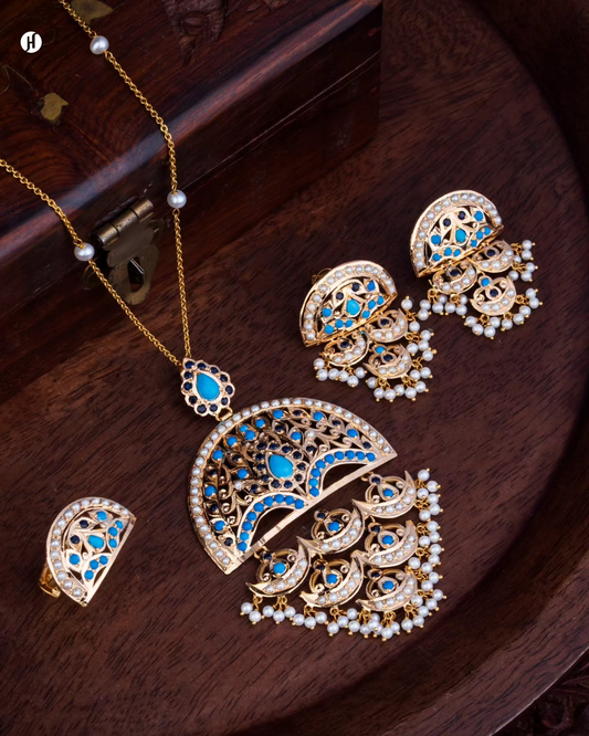 21Karat Yellow Gold Pakistani Half-moon Fan Motif Pendant Necklace Set