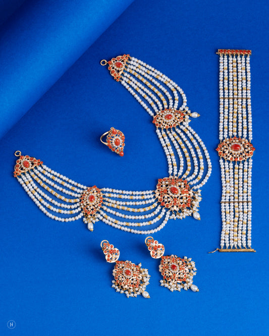 21K Yellow Gold Pakistani Pearl Bridal Gemstone Necklace Set | طقم عقد زفاف من الذهب الأصفر عيار 21 قيراطًا مرصع باللؤلؤ الباكستاني والأحجار الكريمة، مناسب لنساء منطقة الخليج في الإمارات العربية المتحدة.