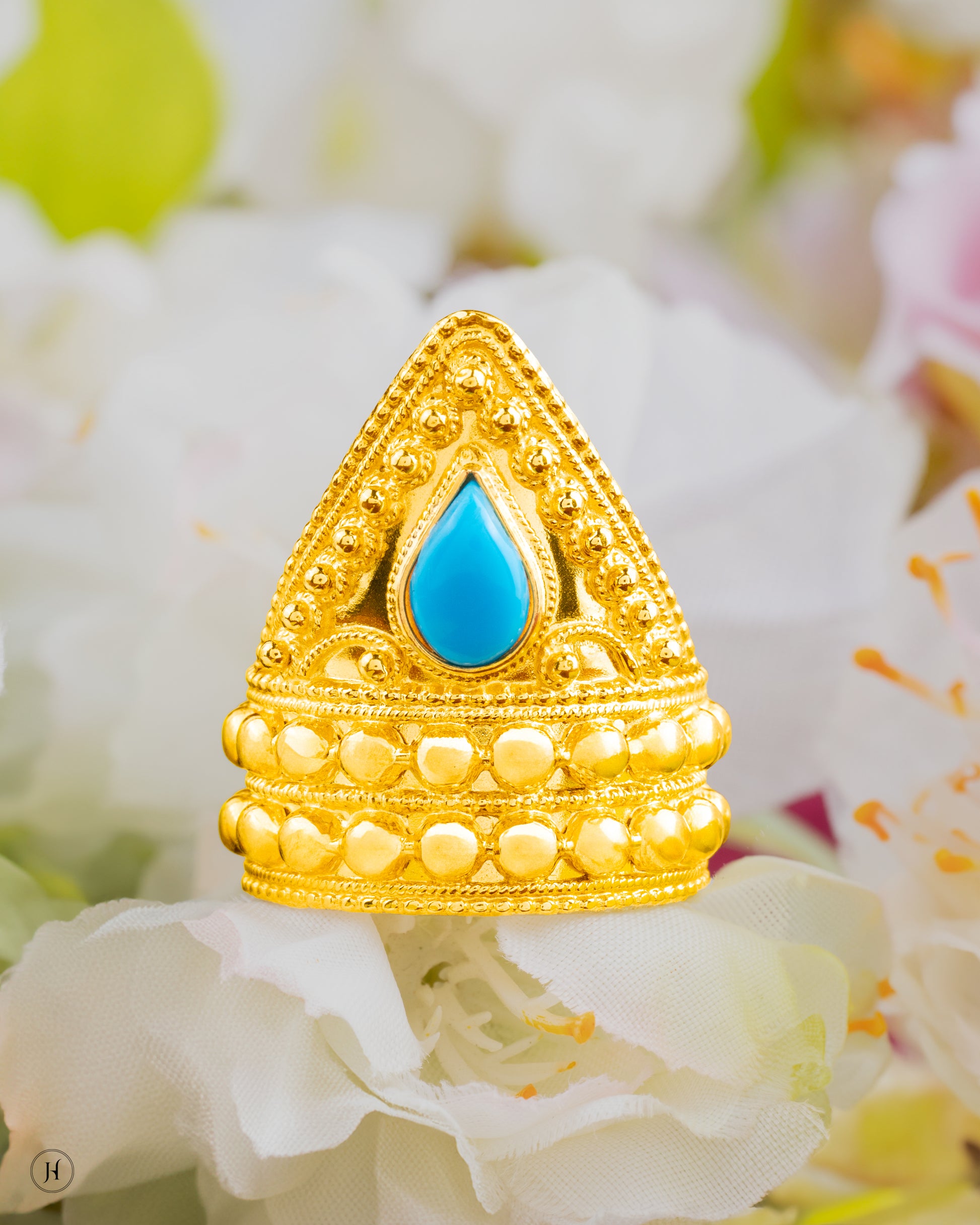 This 21K yellow gold Bahraini cone ring features&nbsp;a teardrop-shaped turquoise stone.&nbsp;An affordable gift option for your daughter, girlfriend, wife or fiancée that can be worn for special functions.