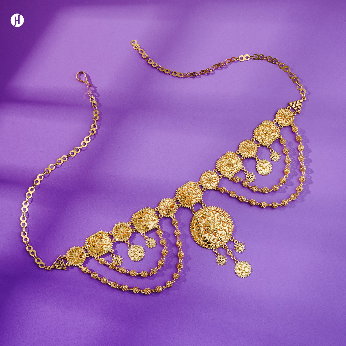 21K yellow gold Bahraini floral medallion choker necklace with graduated flower discs, traditional bridal gold jewellery for Emirati and Khaleeji ladies
