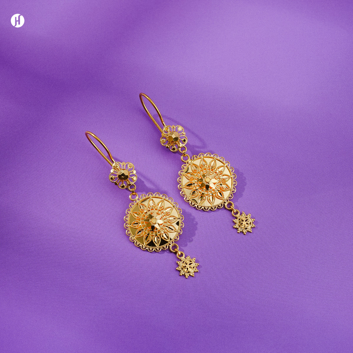 21K yellow gold Bahraini floral medallion drop earrings, traditional Arabic gold jewellery for Emirati and Khaleeji ladies