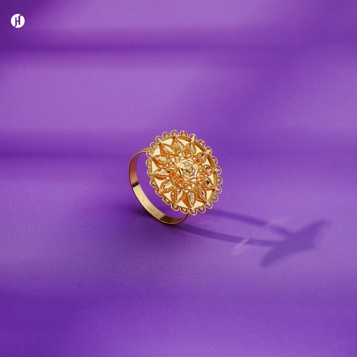 21K yellow gold Bahraini floral medallion ring, traditional Khaleeji gold jewellery for Emirati ladies